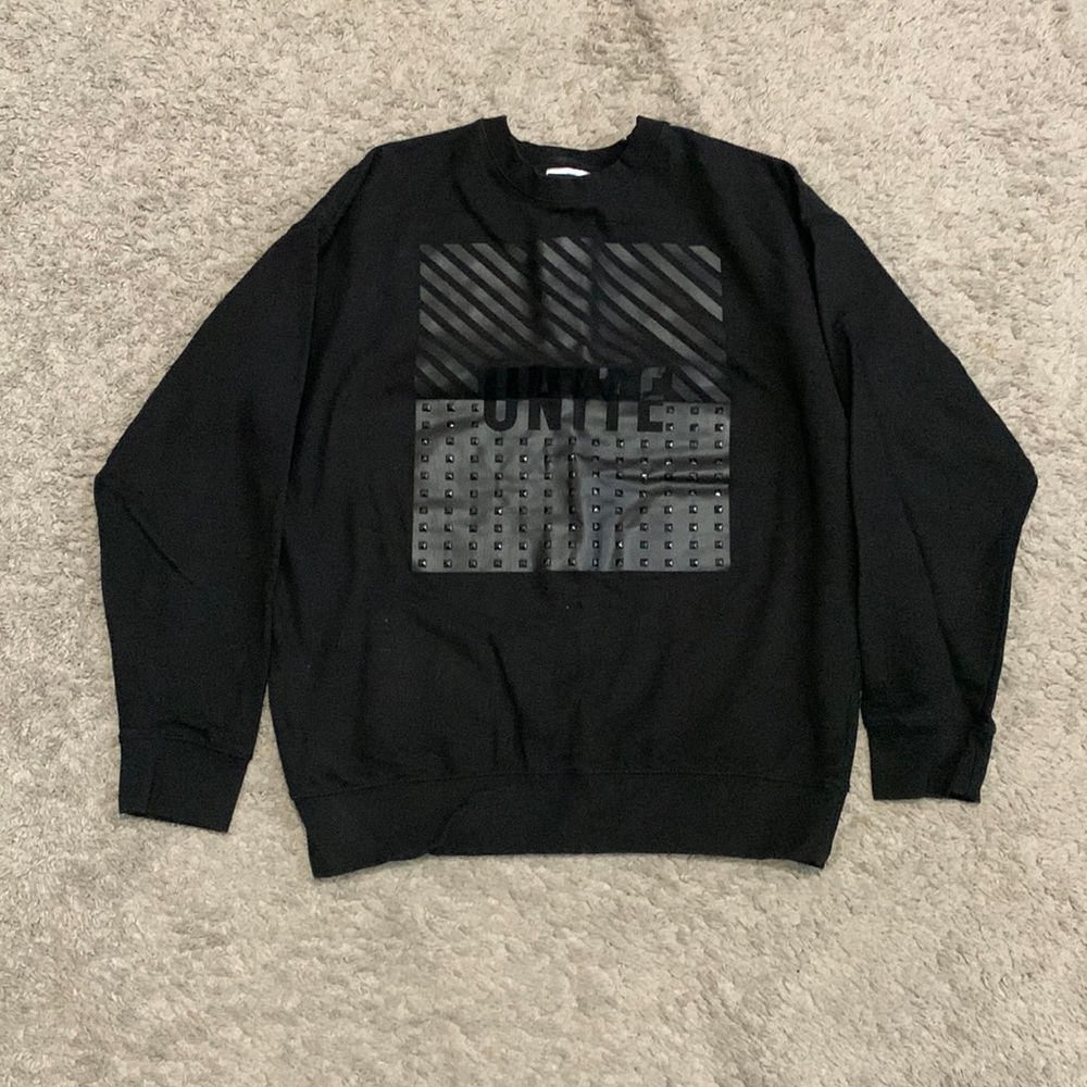Black Sean John sweatshirt